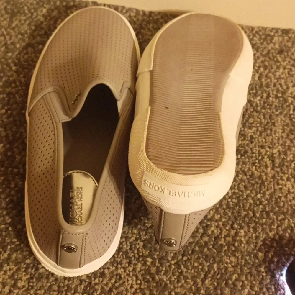 Michael kors Keaton size 7. 5 women's gray leather loafers